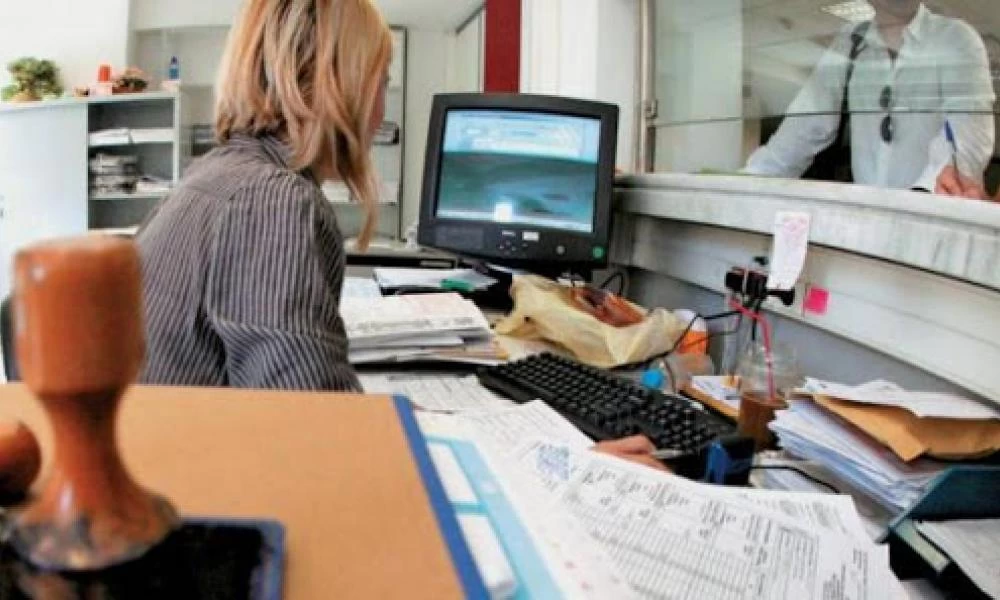 Κορονοϊός: Χρήση μάσκας για όλους τους εργαζόμενους στο Δημόσιο
